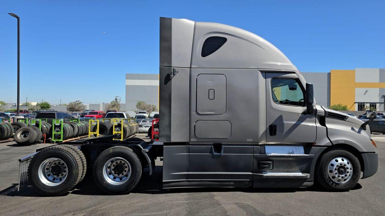 2023 Freightliner Cascadia