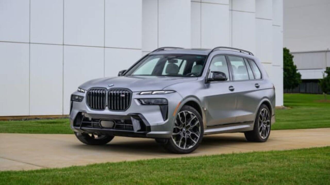 x7 xdrive40i vs m60i
